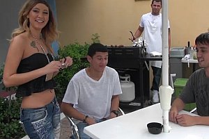 打屁股黄色网站